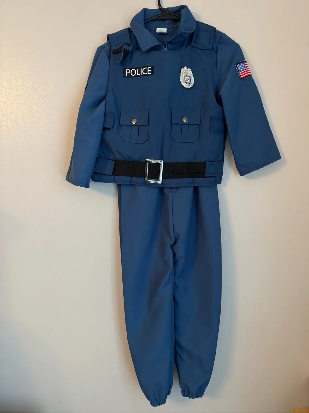 Police costume size 7 Y
